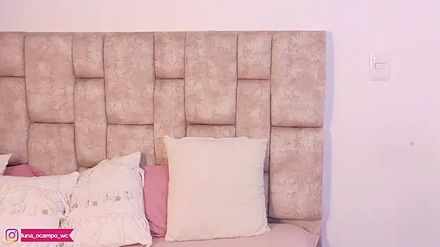 LunaOcampo  online show from 11/29/25, 07:41