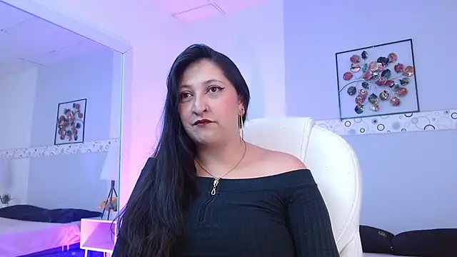 Snapshot of Kata_Rosse chatting on 10/04/25, 03:41 Kata Rosse online show from 10/04/25, 03:41
