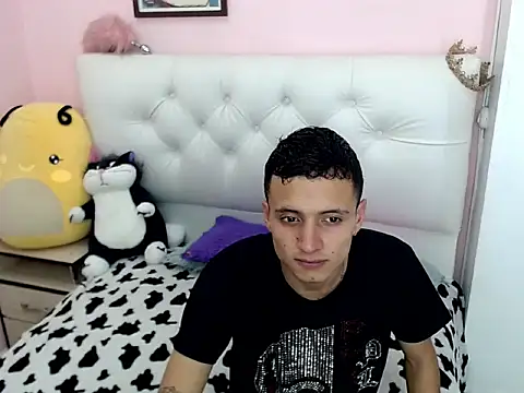xx-kike-xx online show from 10/17/25, 04:09