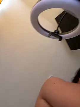 Snapshot of IsabellaJoness_ chatting on 12/17/25, 08:03 IsabellaJoness online show from 12/17/25, 08:03