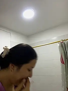 Snapshot of IsabellaJoness_ chatting on 11/07/25, 11:04 IsabellaJoness online show from 11/07/25, 11:04