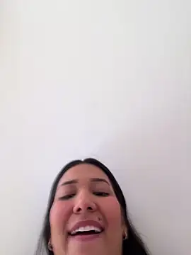 Snapshot of IsabellaJoness_ chatting on 11/08/25, 12:31 IsabellaJoness online show from 11/08/25, 12:31