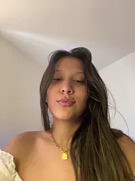 Snapshot of IsabellaJoness_ chatting on 12/15/25, 08:14 IsabellaJoness online show from 12/15/25, 08:14