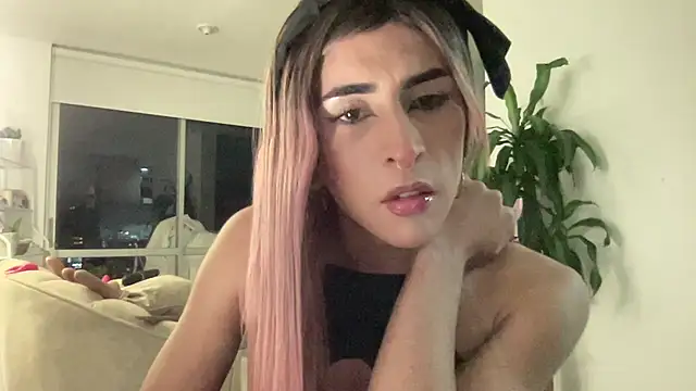 Snapshot of isa__fox chatting on 11/27/25, 03:07 isa fox online show from 11/27/25, 03:07