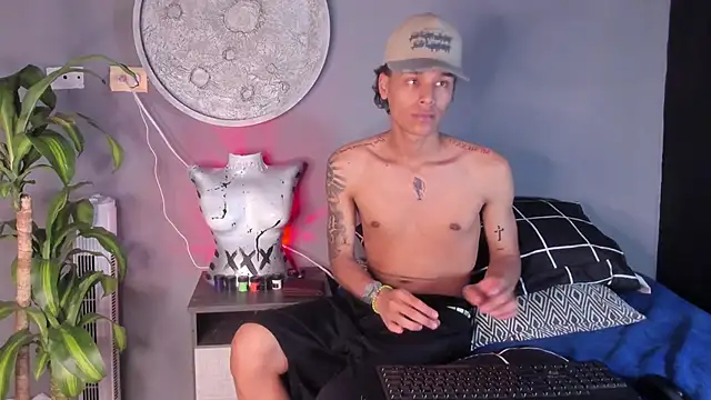 Frayhot777 online show from 10/27/25, 12:00