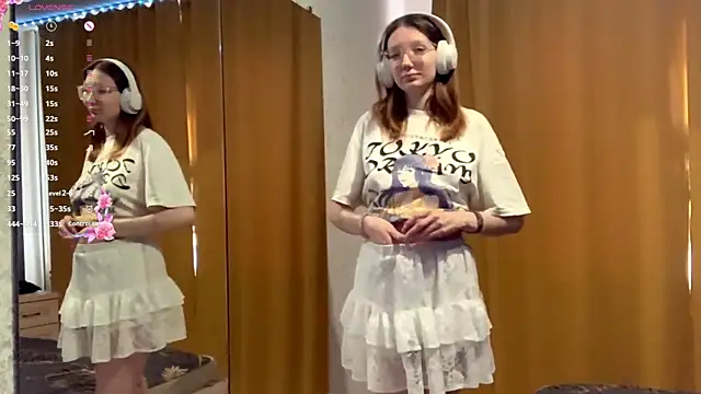 Snapshot of KrystinFunches chatting on 10/01/25, 09:36 KrystinFunches online show from 10/01/25, 09:36