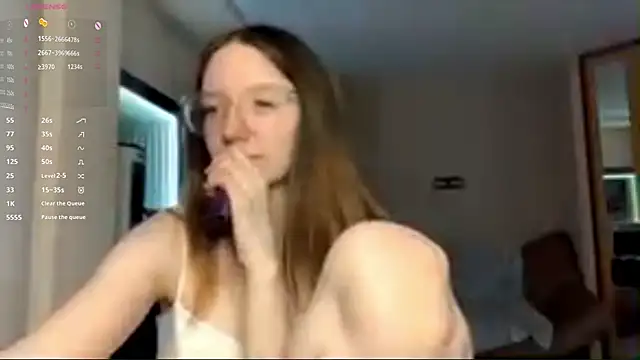 Snapshot of KrystinFunches chatting on 12/17/25, 07:13 KrystinFunches online show from 12/17/25, 07:13