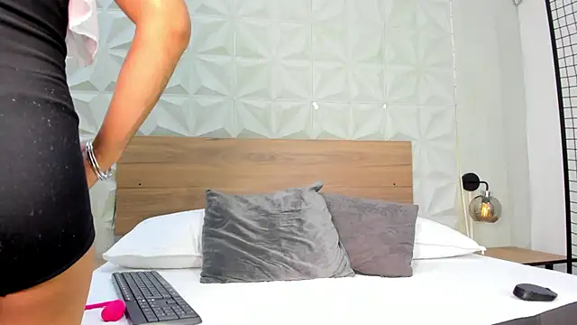 ValeryTrans  online show from 11/20/25, 01:34