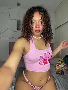 PrettyLia online show from 11/24/25, 08:53