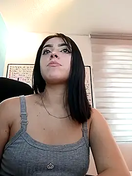 Snapshot of Zafira_ chatting on 11/21/25, 05:45 Zafira online show from 11/21/25, 05:45