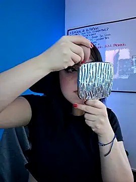 Snapshot of Zafira_ chatting on 11/12/25, 05:28 Zafira online show from 11/12/25, 05:28