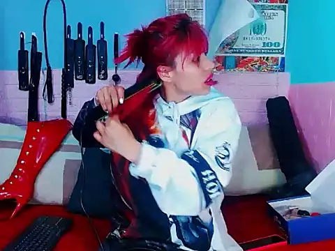 Snapshot of mylygrey chatting on 12/21/25, 09:48 mylygrey online show from 12/21/25, 09:48