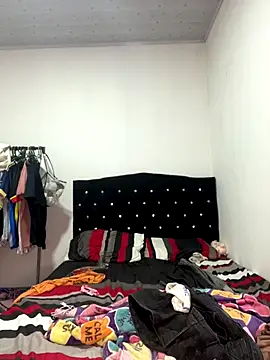 Snapshot of hot_duo16 chatting on 10/31/25, 05:04 hot duo16 online show from 10/31/25, 05:04