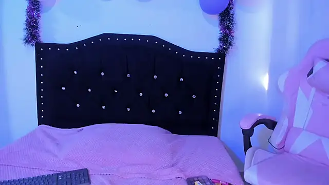 Snapshot of kitty__chs chatting on 02/10/26, 01:43 kitty chs online show from 02/10/26, 01:43