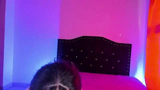 Snapshot of kitty__chs chatting on 12/15/25, 12:00 kitty chs online show from 12/15/25, 12:00