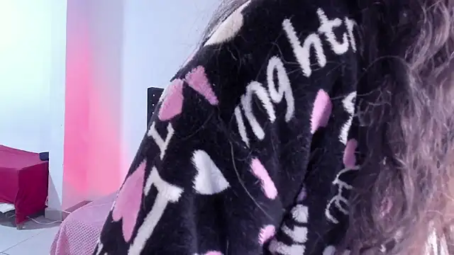 Snapshot of kitty__chs chatting on 12/18/25, 11:25 kitty chs online show from 12/18/25, 11:25