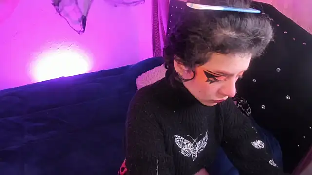 Snapshot of kitty__chs chatting on 11/09/25, 12:42 kitty chs online show from 11/09/25, 12:42