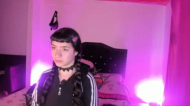 Snapshot of kitty__chs chatting on 12/04/25, 11:20 kitty chs online show from 12/04/25, 11:20