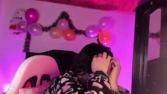 Snapshot of kitty__chs chatting on 12/20/25, 11:35 kitty chs online show from 12/20/25, 11:35