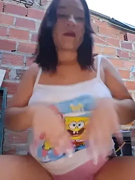 Snapshot of hot-mom22 chatting on 10/05/25, 10:28 hot-mom22 online show from 10/05/25, 10:28