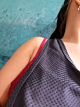 Snapshot of hot-mom22 chatting on 11/06/25, 11:25 hot-mom22 online show from 11/06/25, 11:25