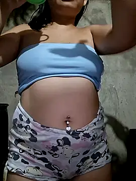 Snapshot of hot-mom22 chatting on 10/16/25, 01:25 hot-mom22 online show from 10/16/25, 01:25