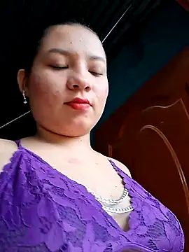 Snapshot of hot-mom22 chatting on 11/05/25, 11:13 hot-mom22 online show from 11/05/25, 11:13