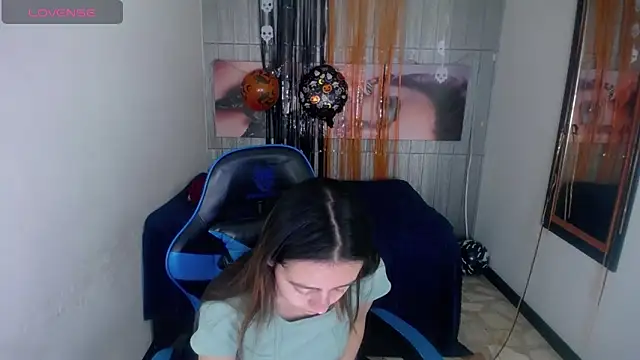 lala clark online show from 11/06/25, 01:59