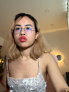 Snapshot of EllieYoon chatting on 11/27/25, 05:19 EllieYoon online show from 11/27/25, 05:19