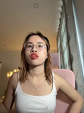 Snapshot of EllieYoon chatting on 11/30/25, 09:10 EllieYoon online show from 11/30/25, 09:10