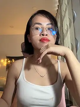 Snapshot of EllieYoon chatting on 12/05/25, 08:02 EllieYoon online show from 12/05/25, 08:02