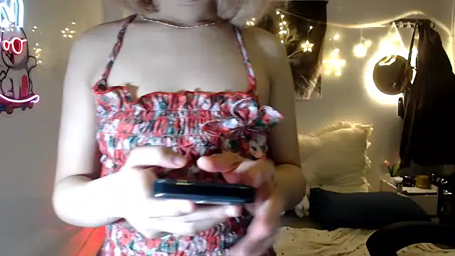 Snapshot of EllieYoon chatting on 10/03/25, 04:36 EllieYoon online show from 10/03/25, 04:36