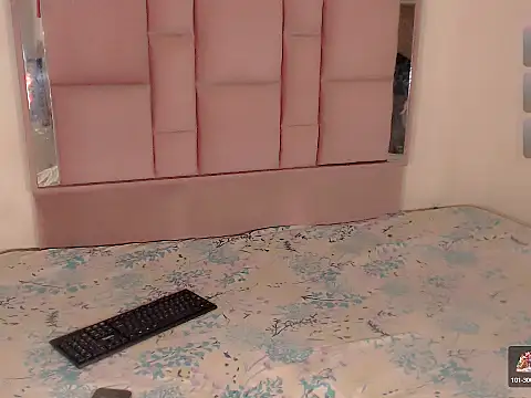 roxanawillts online show from 10/18/25, 04:58