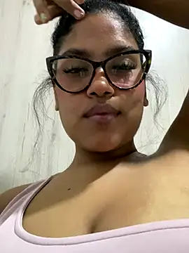 miiabrown18 online show from 10/18/25, 02:57