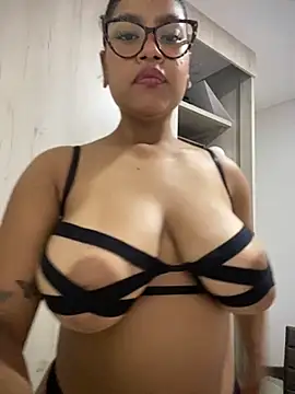 miiabrown18 online show from 10/05/25, 09:16