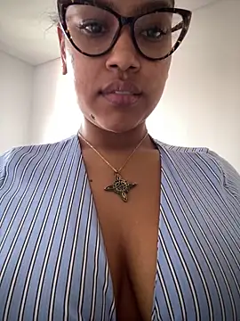 miiabrown18 online show from 11/21/25, 03:33