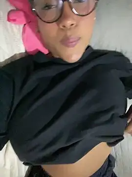 miiabrown18 online show from 11/22/25, 03:38