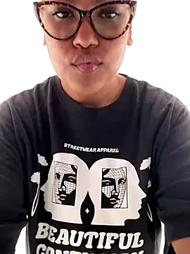 miiabrown18 online show from 10/13/25, 01:56