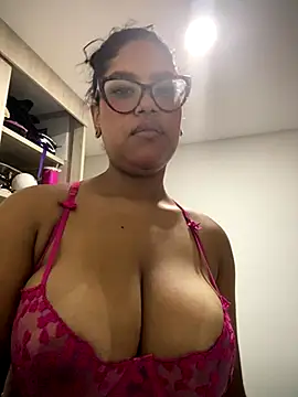 miiabrown18 online show from 10/23/25, 06:12