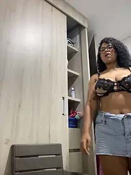 miiabrown18 online show from 10/21/25, 01:49