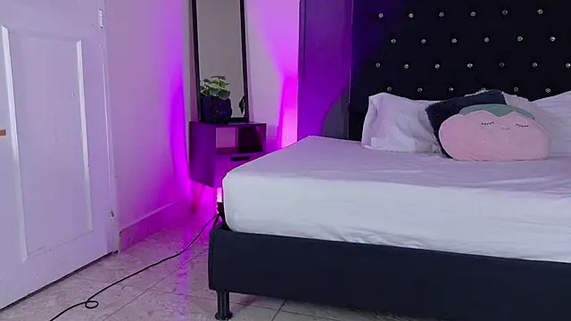 Kataaleya  12 online show from 10/29/25, 12:04