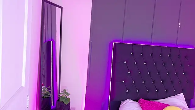 Kataaleya  12 online show from 11/26/25, 11:54