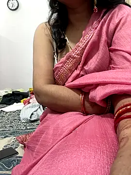 Snapshot of aditi_singh15 chatting on 10/15/25, 12:57 aditi singh15 online show from 10/15/25, 12:57