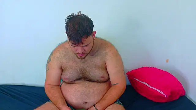 Snapshot of big_bearr chatting on 12/21/25, 04:41 big bearr online show from 12/21/25, 04:41