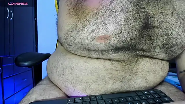 Snapshot of big_bearr chatting on 04/20/26, 04:04 big bearr online show from 04/20/26, 04:04