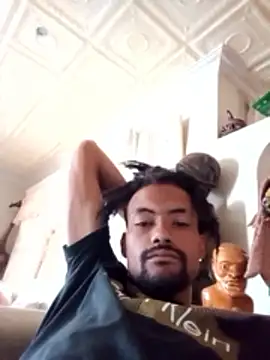 Goofygoody17 online show from 12/17/25, 09:14