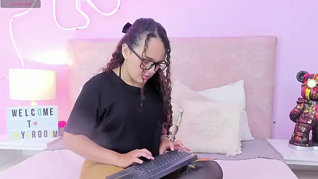 CamilaGomez149 online show from 09/25/25, 03:56