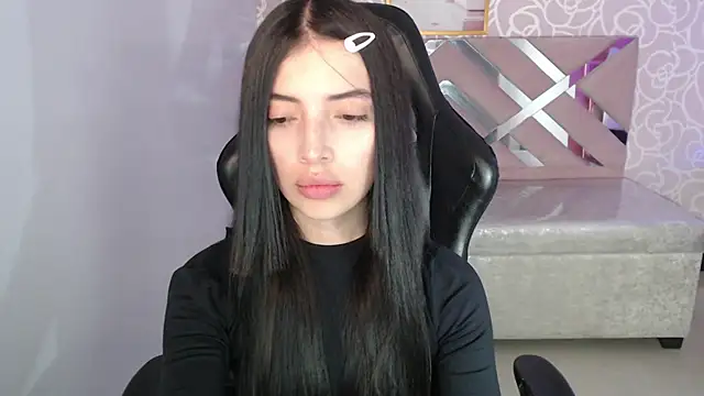 cynthia ch online show from 10/10/25, 03:51