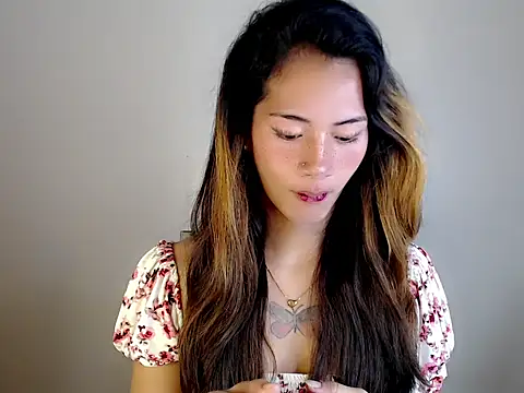 Snapshot of ashley_bombshell chatting on 10/23/25, 08:18 ashley bombshell online show from 10/23/25, 08:18