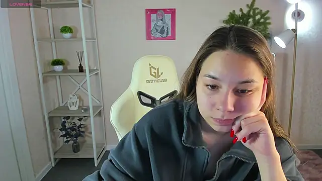 Al1ice Moures online show from 12/18/25, 01:22